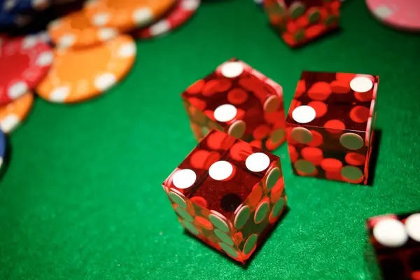 Meja Dragon Tiger dengan dealer langsung di studio royalpoker88